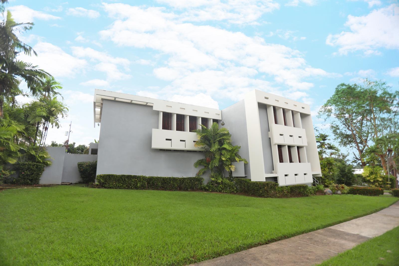 Located in the exclusive Santa María community in San Juan, Puerto Rico. This spectacular residence designed by architect Henry Klumb  showcase and elegant tropical style with excellent cross ventilation, maximizing natural light and airflow. Offering 4,585 square feet of living space on an approximately 1400 square meter lot, the property features five spacious bedrooms and  four and a half bathrooms, ideal for comfortable family living. It's prime location places it near top school, hospitals and supermarkets, providing both convenience and quality of life. The property  is also equipped with a 20 kilowatts Kohler diesel generator, a water tank and elevator, ensuring functionality and peace of mind.