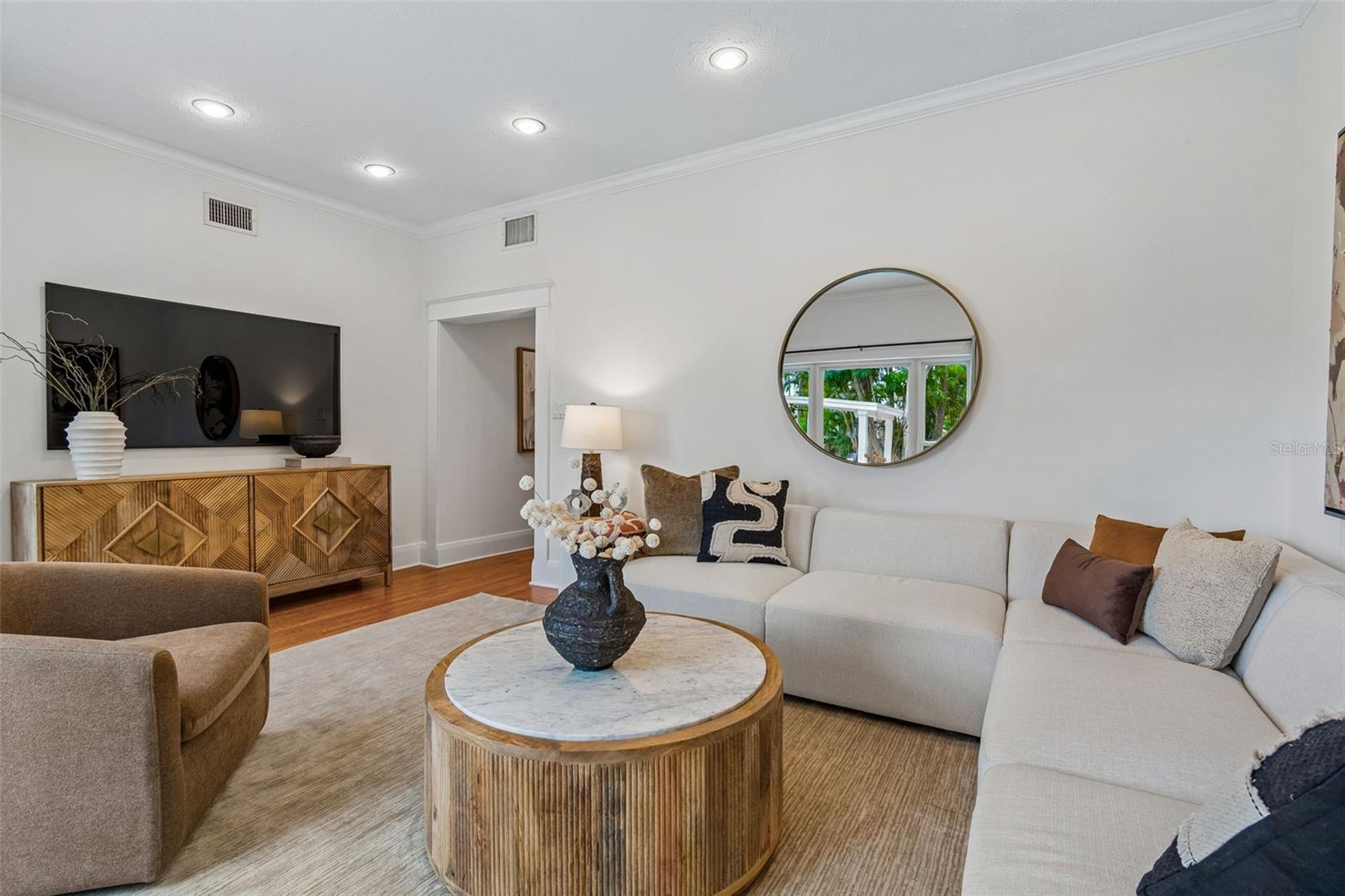 NEW SUBURB BEAUTIFUL - Residential
