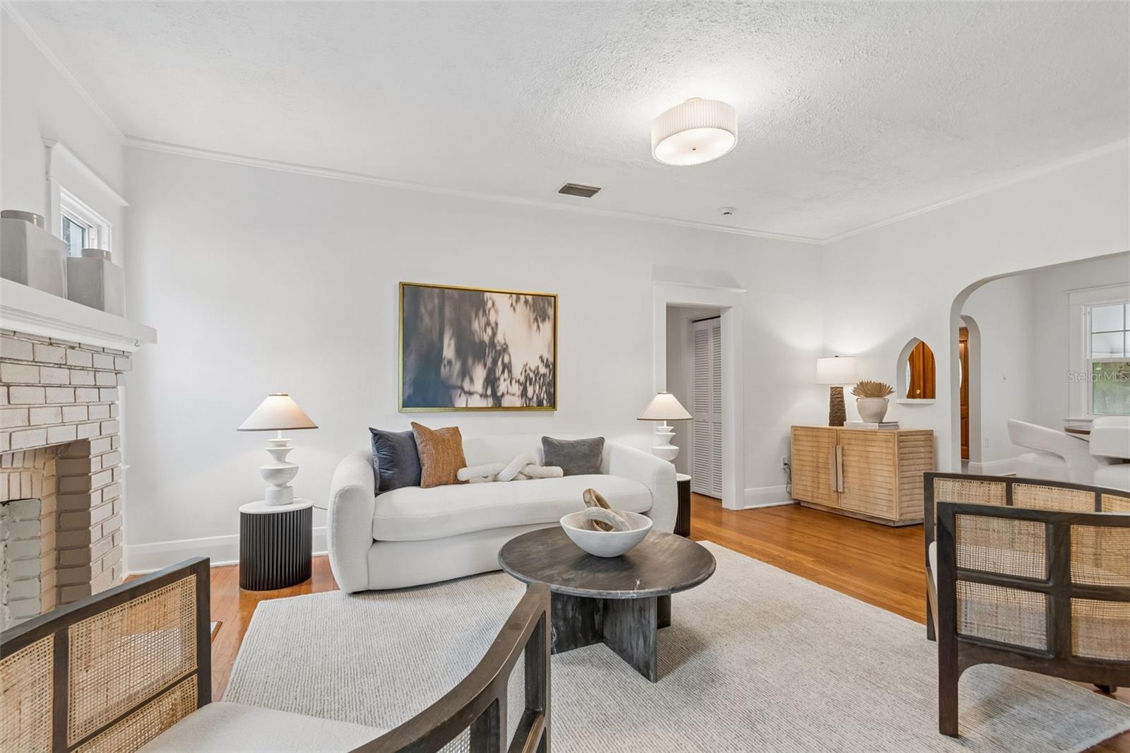 NEW SUBURB BEAUTIFUL - Residential