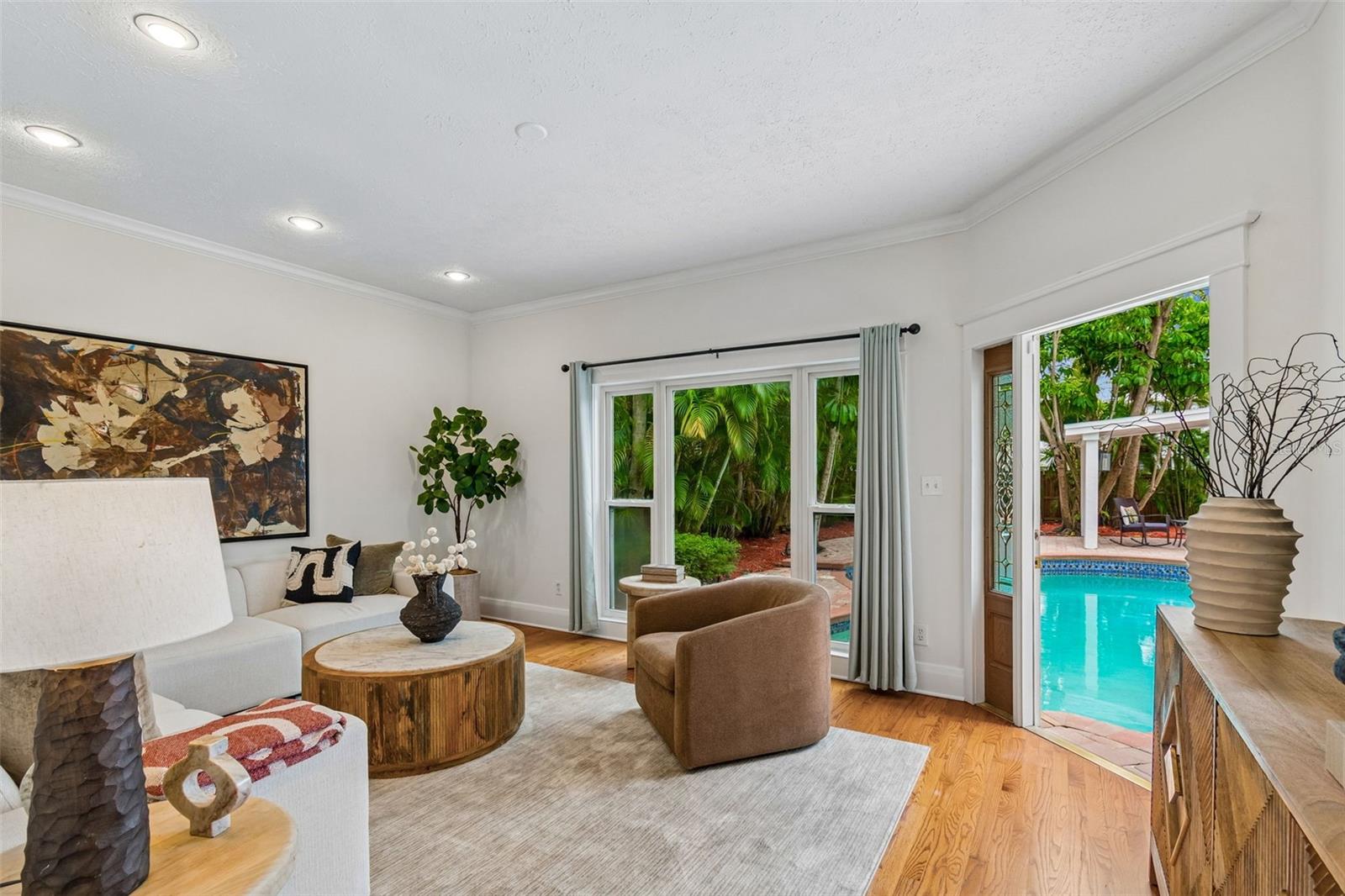 NEW SUBURB BEAUTIFUL - Residential