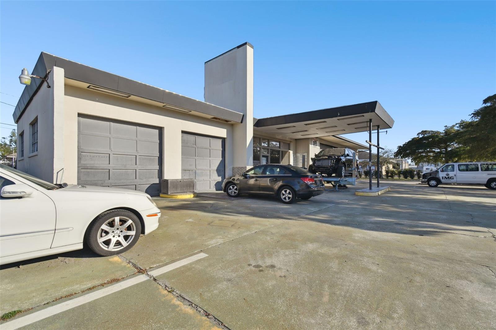 ORANGE ESTATES - Commercial Sale
