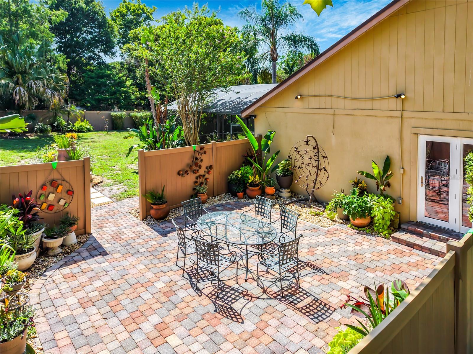 PEMBROOKE - Residential