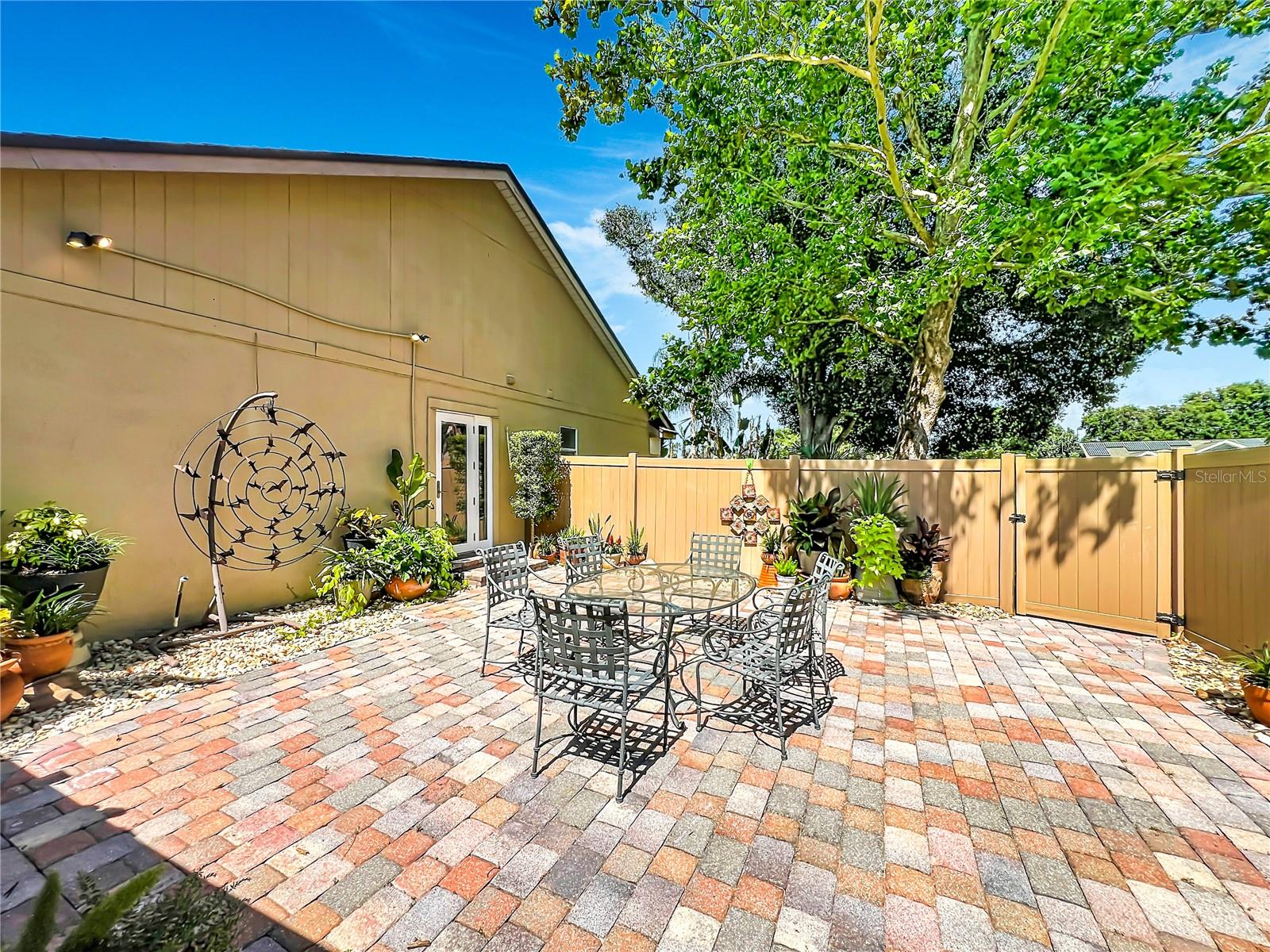 PEMBROOKE - Residential