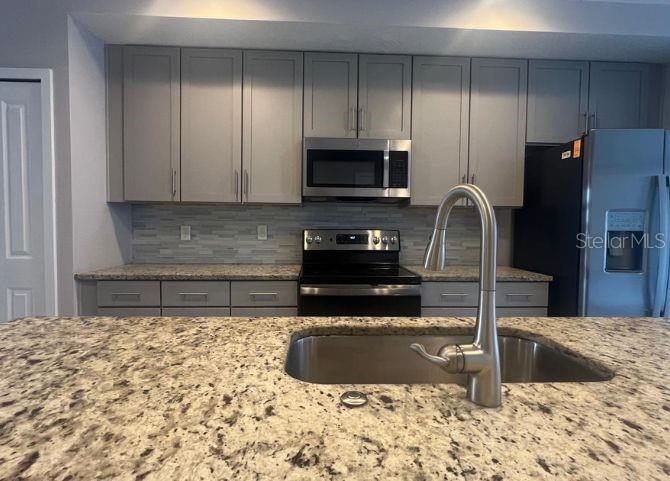 TERRA ESMERALDA TWNHMS - Residential Lease