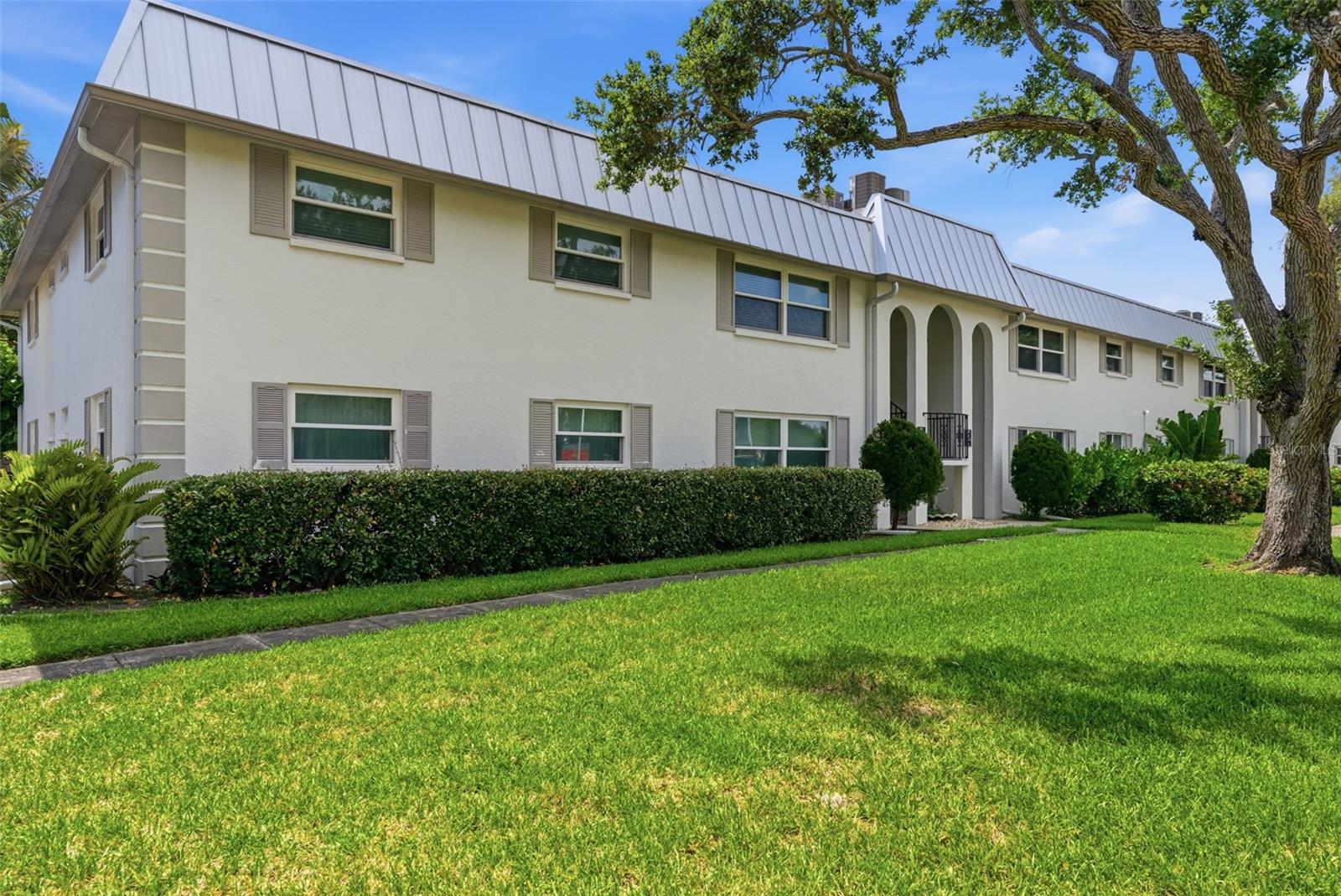 MOTIVATED SELLER - GROUND FLOOR - IN-UNIT WASHER AND DRYER - RENTAL POTENTIAL AND HISTORY - STRONG RENTAL DEMAND - FLOOD ZONE X - Ideally located near Phillippi Estate Park, Siesta Key Beach, West of the Trail, and Landings Shopping Center. Don't miss your opportunity to own a slice of Sarasota just moments from Siesta Key!