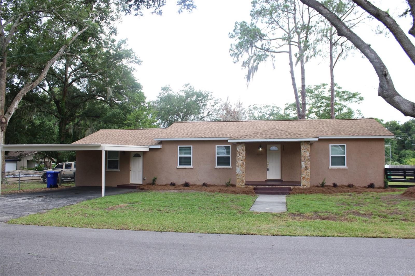 This charming 3-bedroom, 2-bathroom single-family home is ready to be called home, featuring a fully fenced backyard perfect for pets, play, or relaxing evenings outside. The kitchen comes complete with a brand new refrigerator, dishwasher, range, and range hood, all included. The property also features a revamped irrigation system and newly installed landscaping, giving the outdoor spaces a polished, move-in-ready feel from the moment you arrive.
In the growing and vibrant city of Wildwood, Florida, this home puts you right in the middle of everything. Wildwood is a thriving community with a warm small-town feel, and it continues to grow with new businesses, restaurants, and conveniences that make everyday living a breeze. With Brownwood Paddock Square, Lake Sumter Landing, and all the incredible shopping, dining, and entertainment the area has to love just minutes away, the location simply cannot be beat. Whether you are looking for a night out, a day of shopping, or just a quiet evening at home, this location gives you the freedom to do it all.
This is a wonderful opportunity to own a piece of one of Central Florida's most desirable and fast-growing areas. Don't miss your chance to make it yours schedule your showing today!