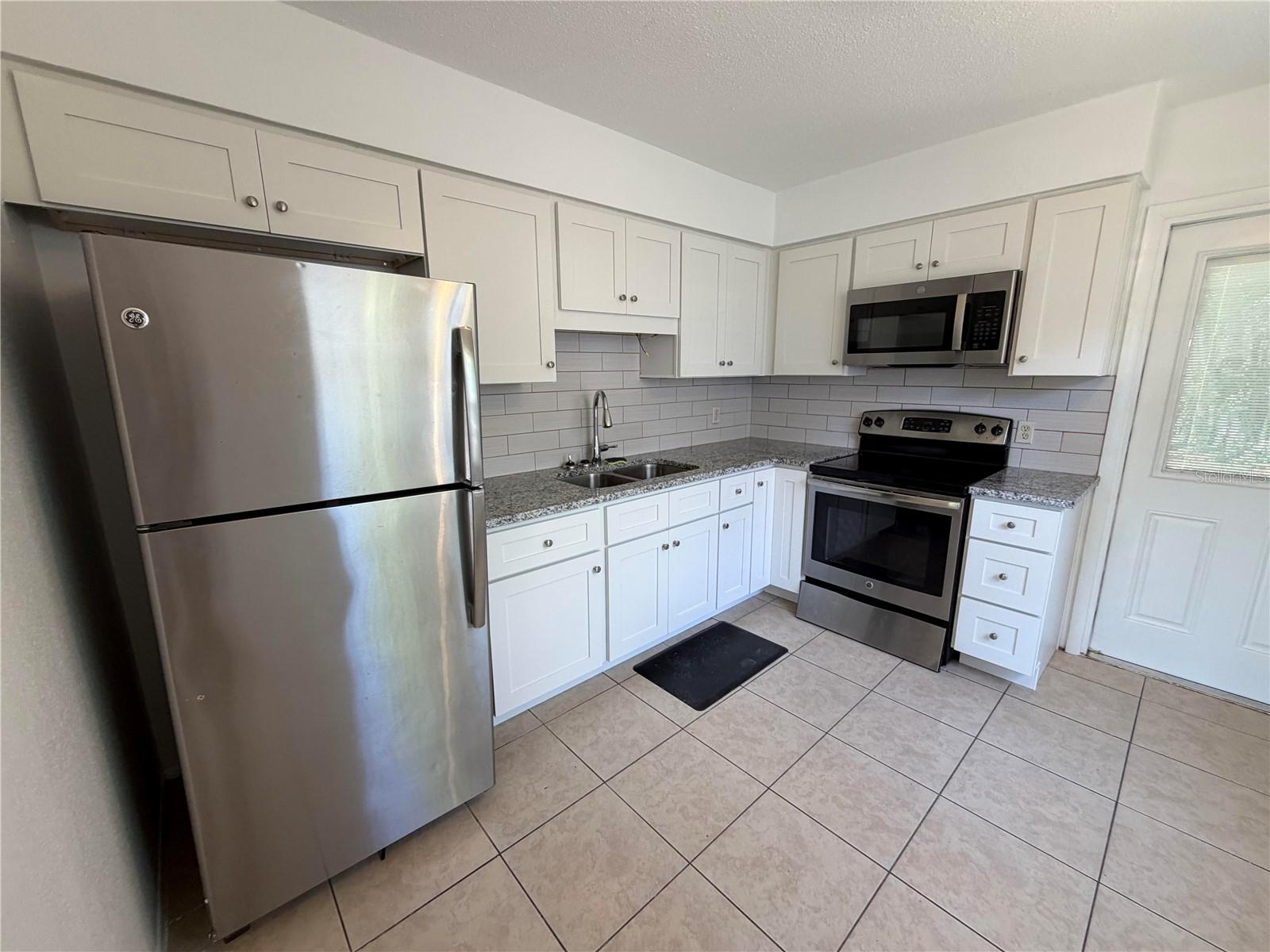 HOLIDAY HEIGHTS 2ND ADD - Residential Lease