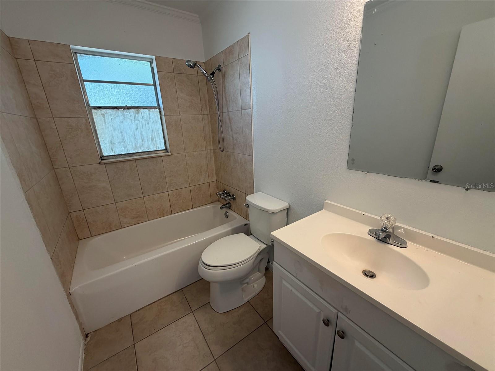 HOLIDAY HEIGHTS 2ND ADD - Residential Lease
