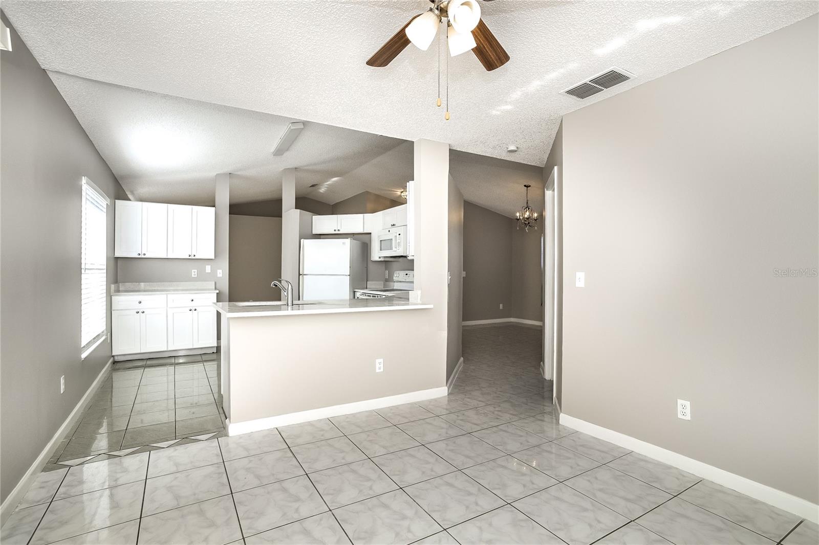 REGENCY POINTE - Residential Lease