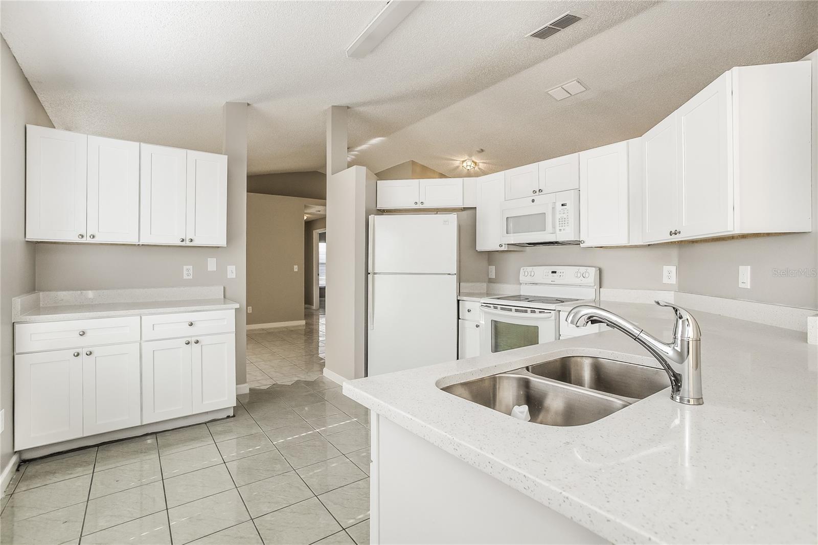 REGENCY POINTE - Residential Lease
