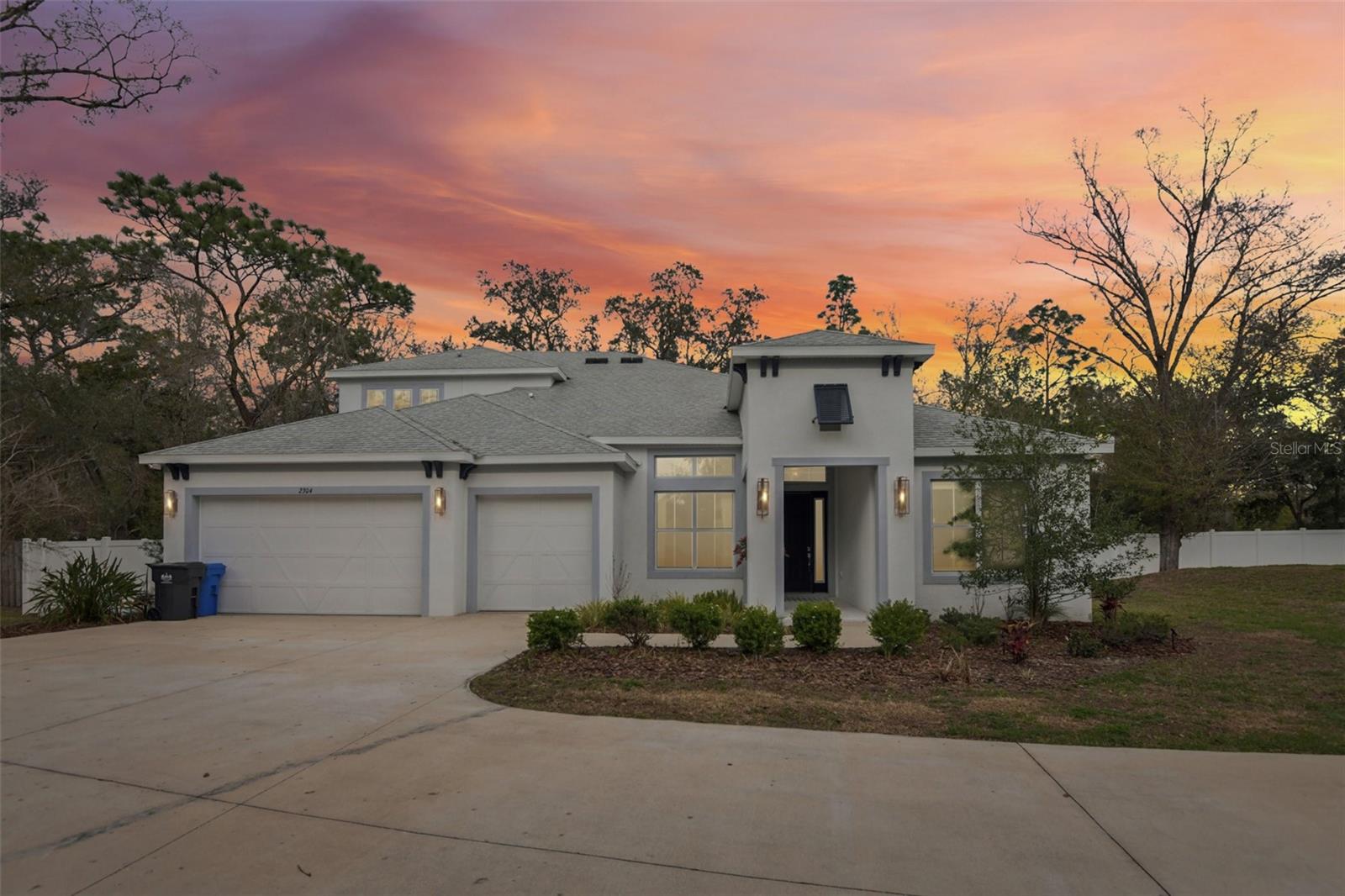 It isn't every day you find a sprawling, 1+ acre retreat tucked right into the middle of Tampa, but this stunning pool home gives you exactly that. Zero HOA restrictions, this five-bedroom, four-bathroom pool home offers a truly rare blend of city convenience and secluded living. With fencing along both neighboring sides and a lush, serene forest backdrop directly behind the property, the setting feels wonderfully peaceful. You get to enjoy the ultimate privacy of a country estate without ever sacrificing your central Tampa location. Built by the renowned Cardel Homes in 2020, this stunning residence showcases the high-quality craftsmanship and thoughtfully selected finishes that make a house feel instantly like home. The clean, modern layout is perfectly designed to balance everyday comfort with effortless entertaining, and the interior feels exceptionally fresh thanks to brand-new carpet throughout. Whether you need a quiet space to work or a place to play, this floorplan delivers. A dedicated first-floor den provides the ideal flexible space for a home office or quiet retreat. Meanwhile, an expansive game room situated over the oversized three-car garage is just waiting to become your ultimate spot for movie nights, hobbies, or a private home gym. The real magic of this property happens when you step out into your backyard. Your gorgeous pool area is an absolute showstopper, perfectly set up for hosting weekend get-togethers, gathering with friends, or simply floating peacefully while taking in the expansive natural surroundings and fresh air. It is incredibly hard to find a move-in ready home in Tampa that offers this level of modern luxury, this much sprawling outdoor space, and the true freedom to bring your boats and RVs with no HOA restrictions holding you back. This is your rare opportunity to stretch out, breathe easy, and make this private estate your own.