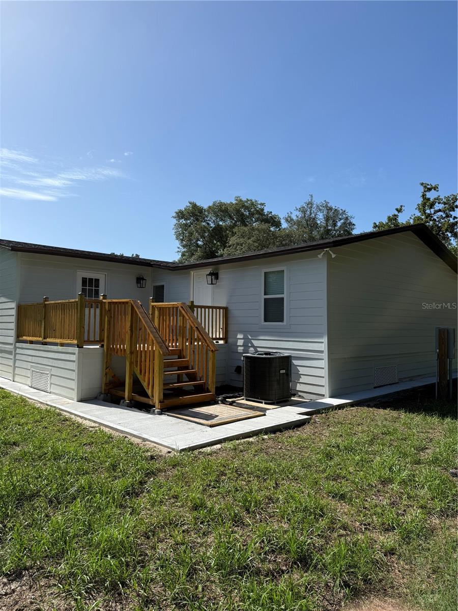 WOODLAWN ACRES UNREC PLAT THE EAST 1/2 OF LOT 16 D - Residential