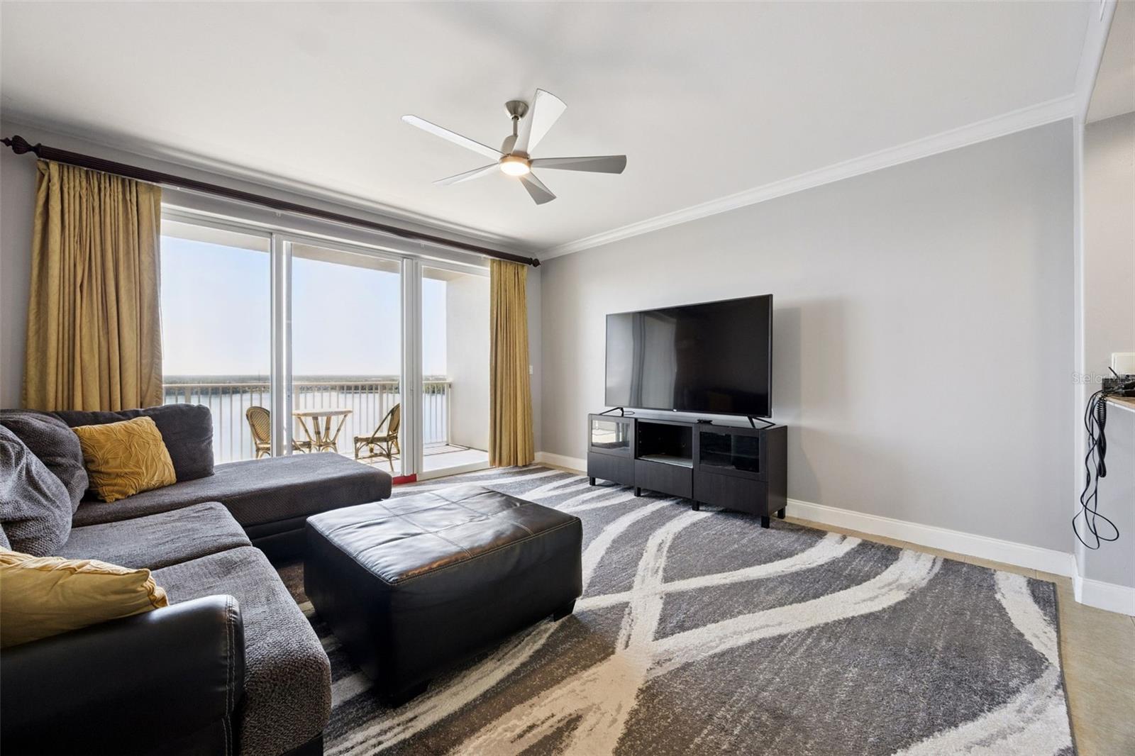 BLUE HERON BCH RESIDENCE TWR 02 CONDO - Residential