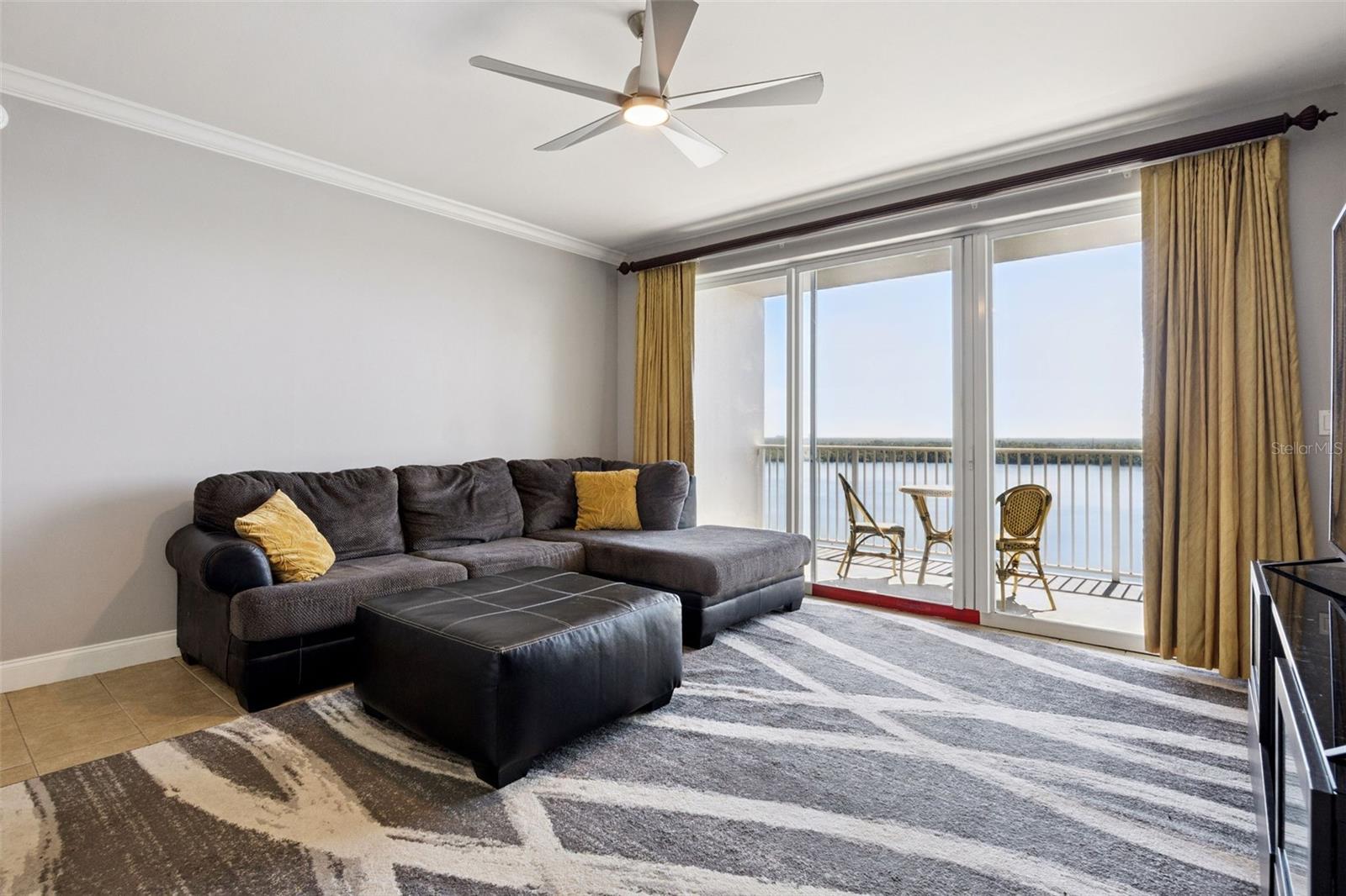 BLUE HERON BCH RESIDENCE TWR 02 CONDO - Residential