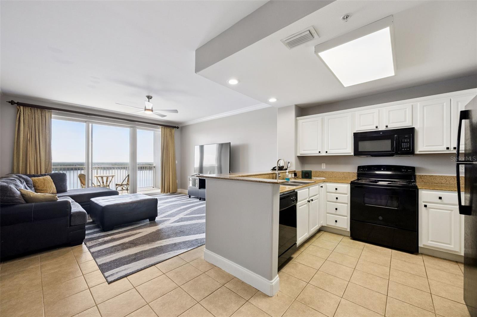 BLUE HERON BCH RESIDENCE TWR 02 CONDO - Residential