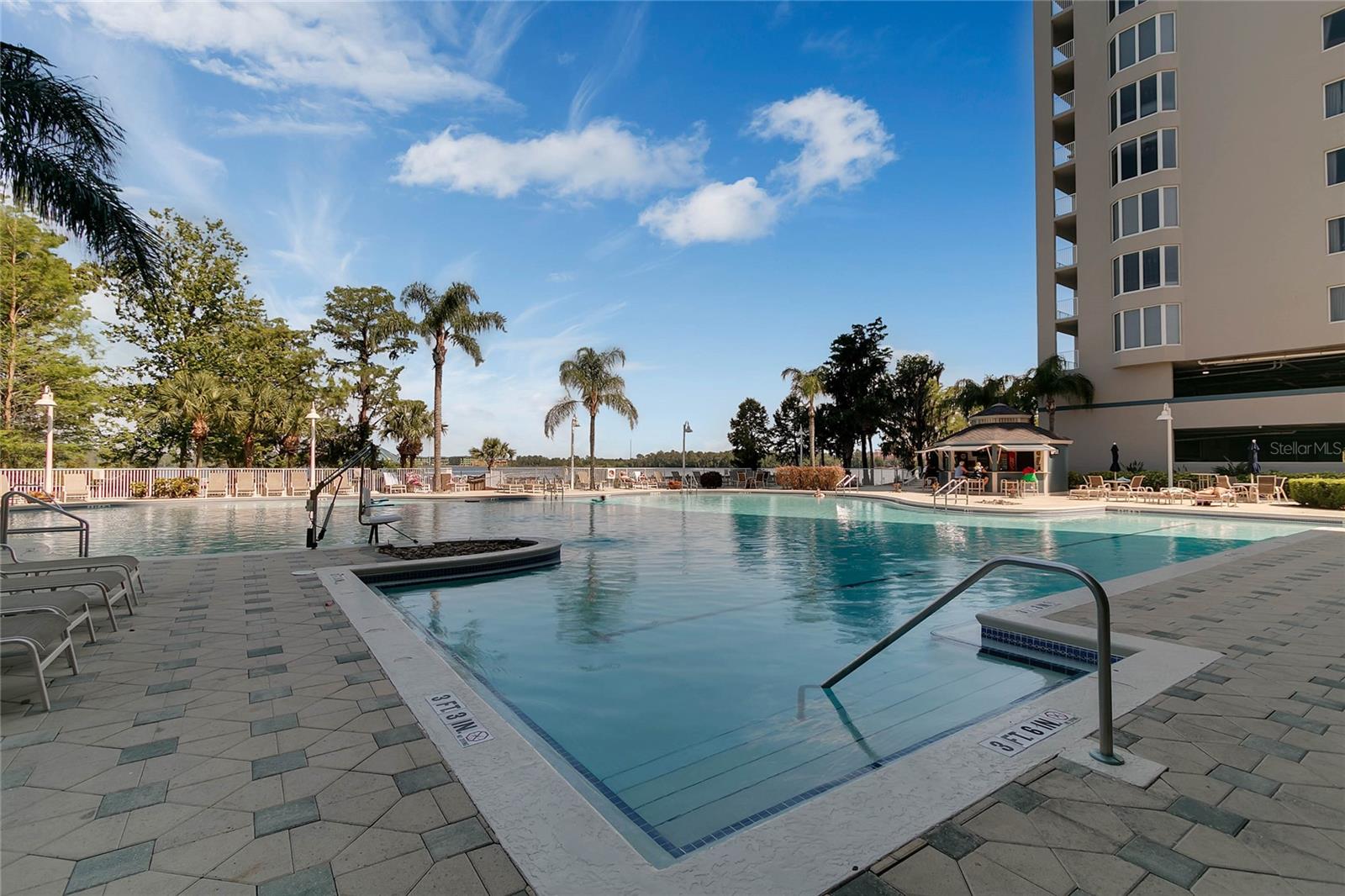 BLUE HERON BCH RESIDENCE TWR 02 CONDO - Residential