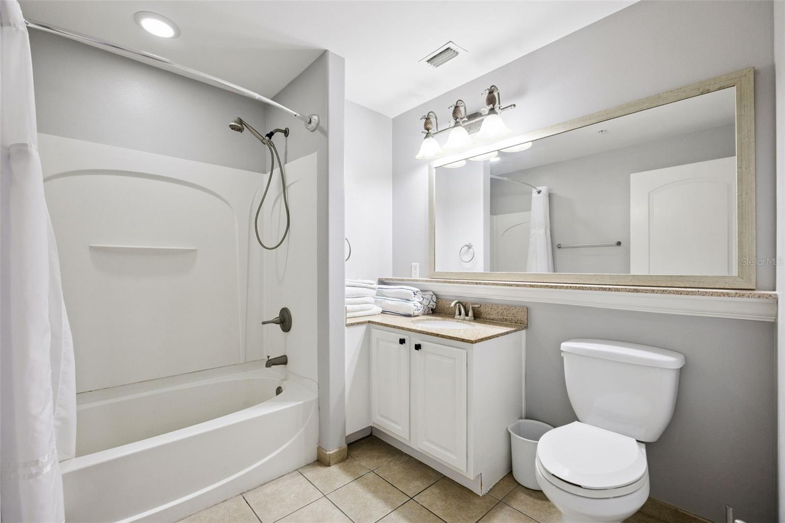 BLUE HERON BCH RESIDENCE TWR 02 CONDO - Residential