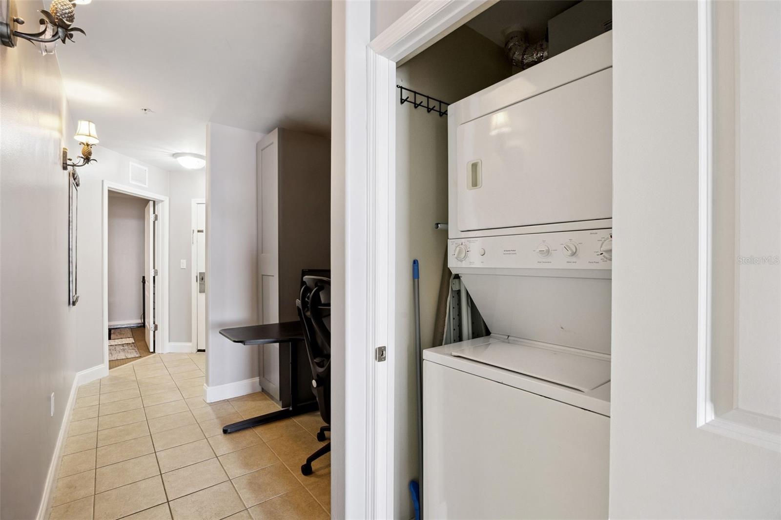 BLUE HERON BCH RESIDENCE TWR 02 CONDO - Residential