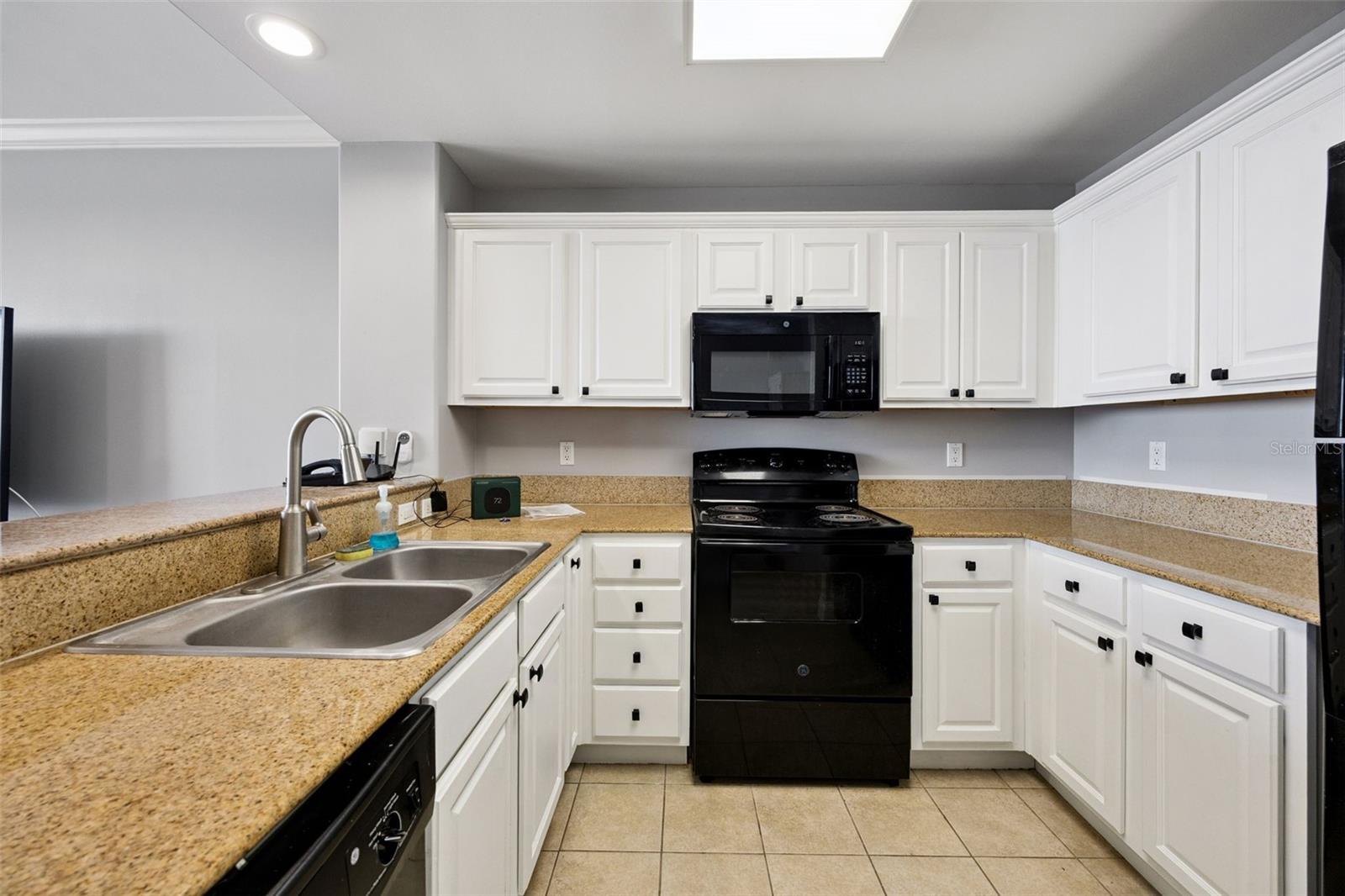 BLUE HERON BCH RESIDENCE TWR 02 CONDO - Residential