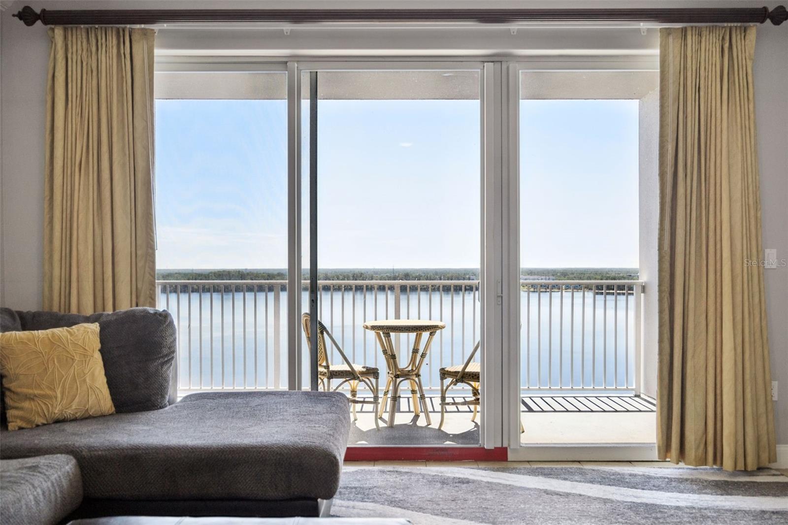 BLUE HERON BCH RESIDENCE TWR 02 CONDO - Residential
