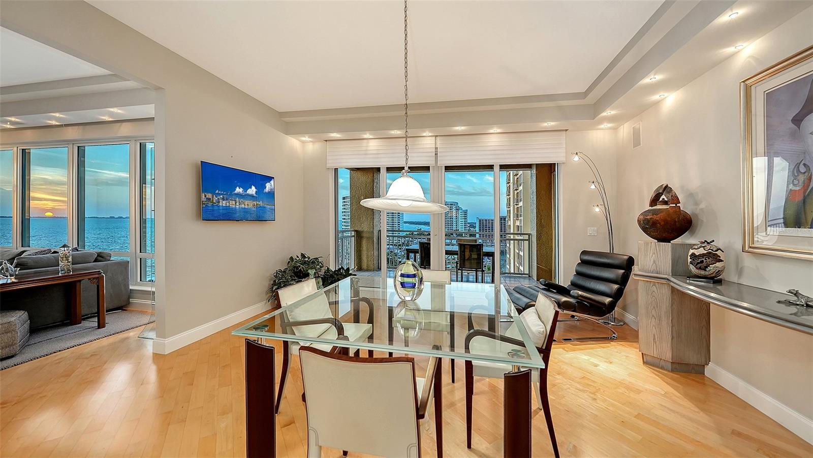 THE TOWER RESIDENCES - Residential