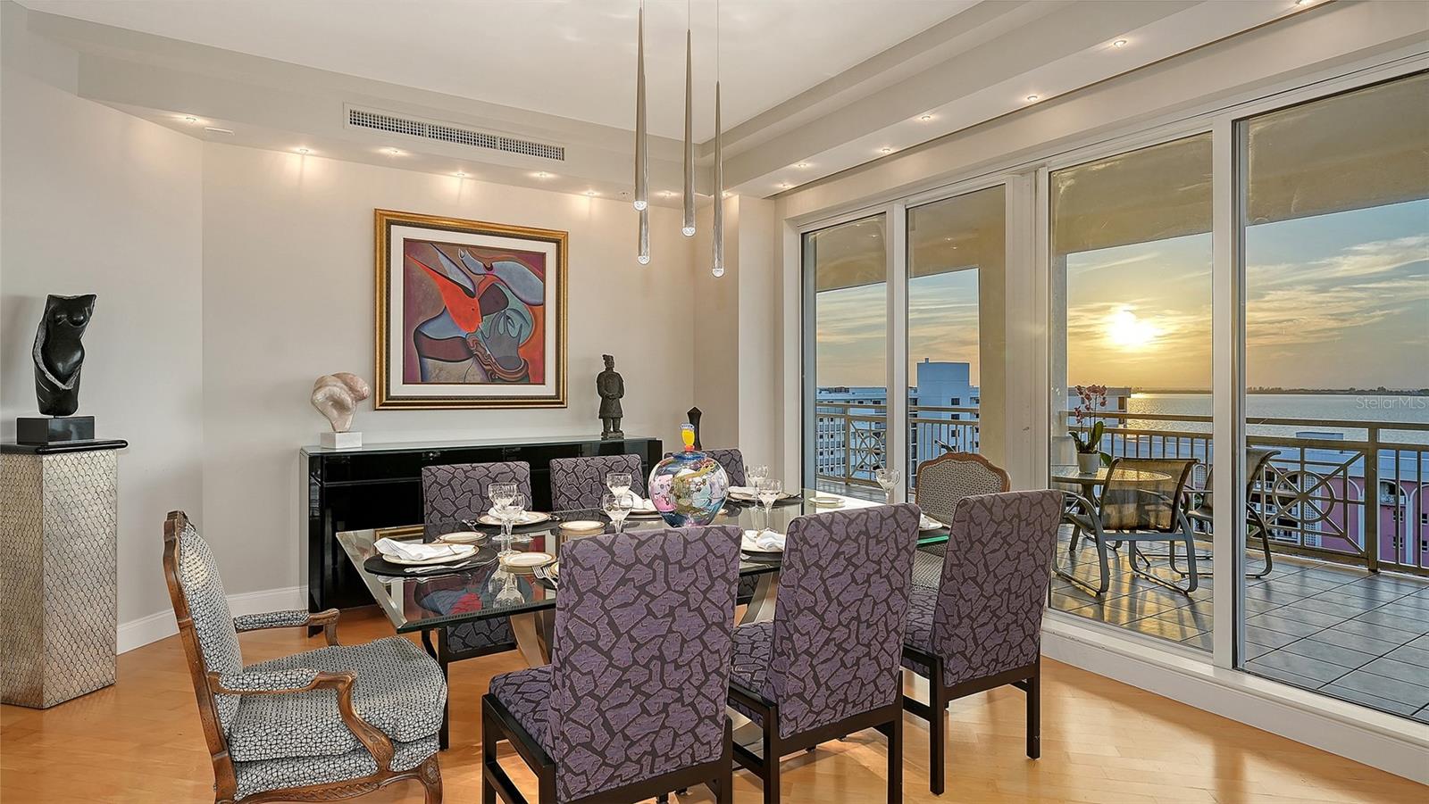 THE TOWER RESIDENCES - Residential