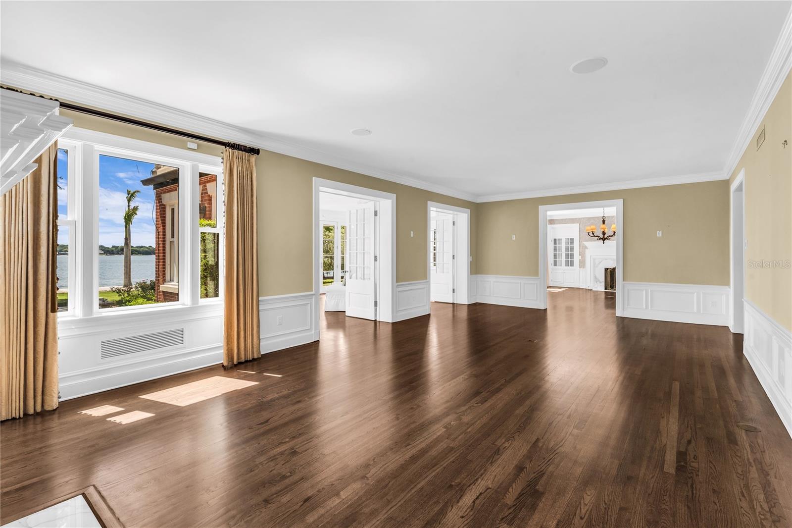 TUXEDO ESTATES - Residential