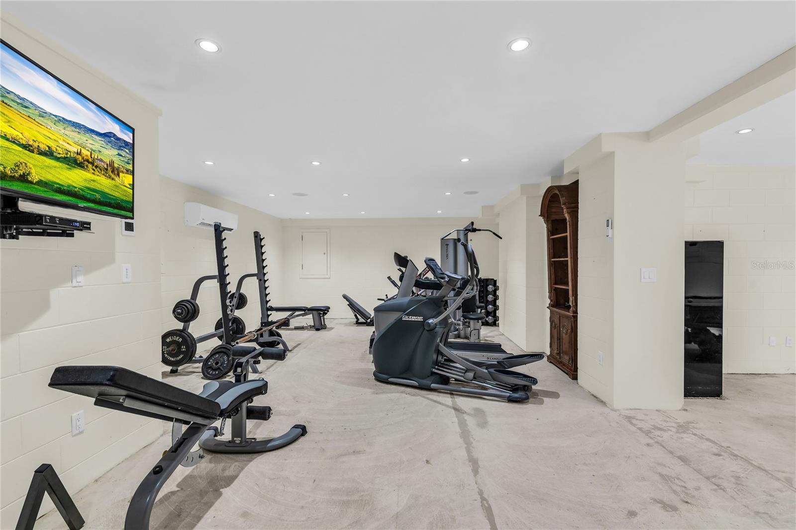 TUXEDO ESTATES - Residential