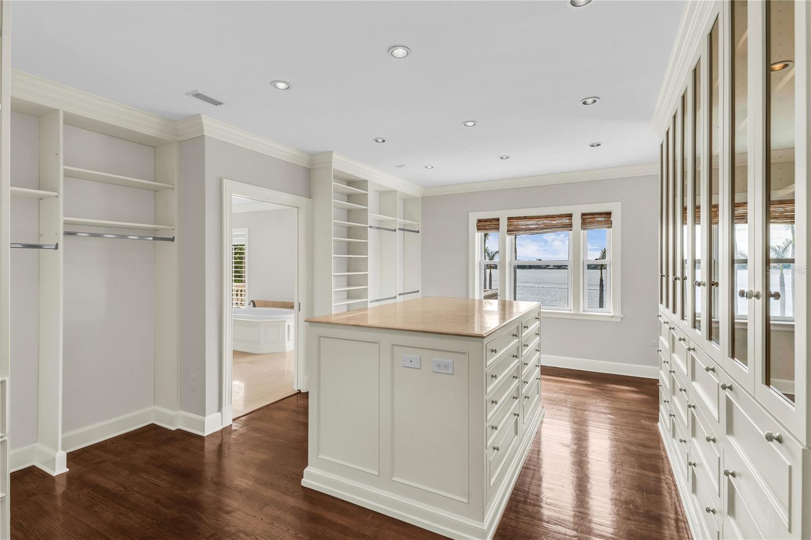TUXEDO ESTATES - Residential