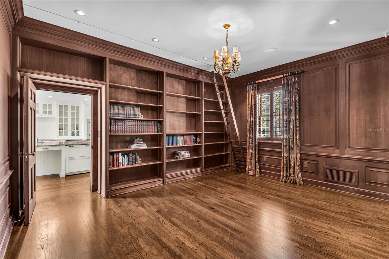 TUXEDO ESTATES - Residential