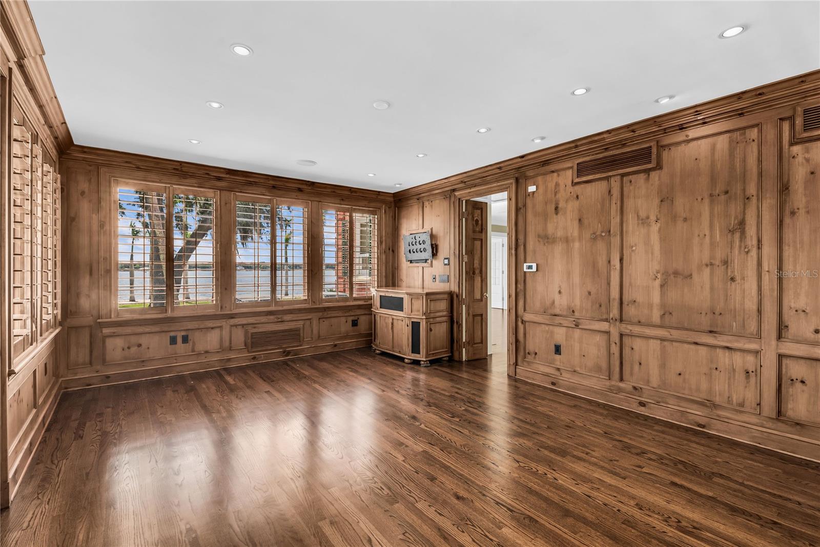 TUXEDO ESTATES - Residential