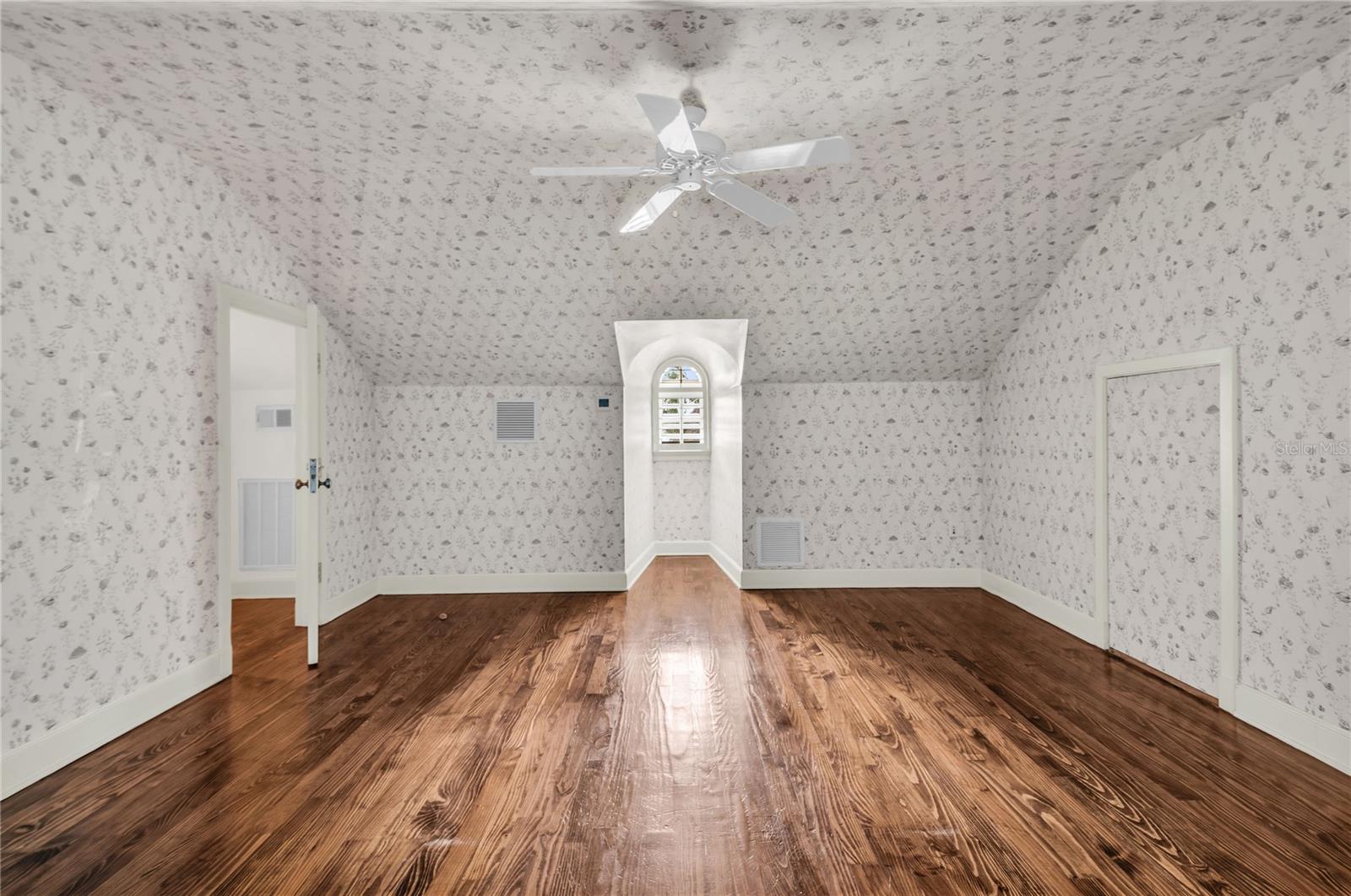 TUXEDO ESTATES - Residential
