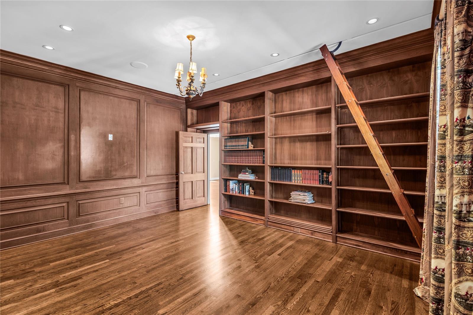TUXEDO ESTATES - Residential
