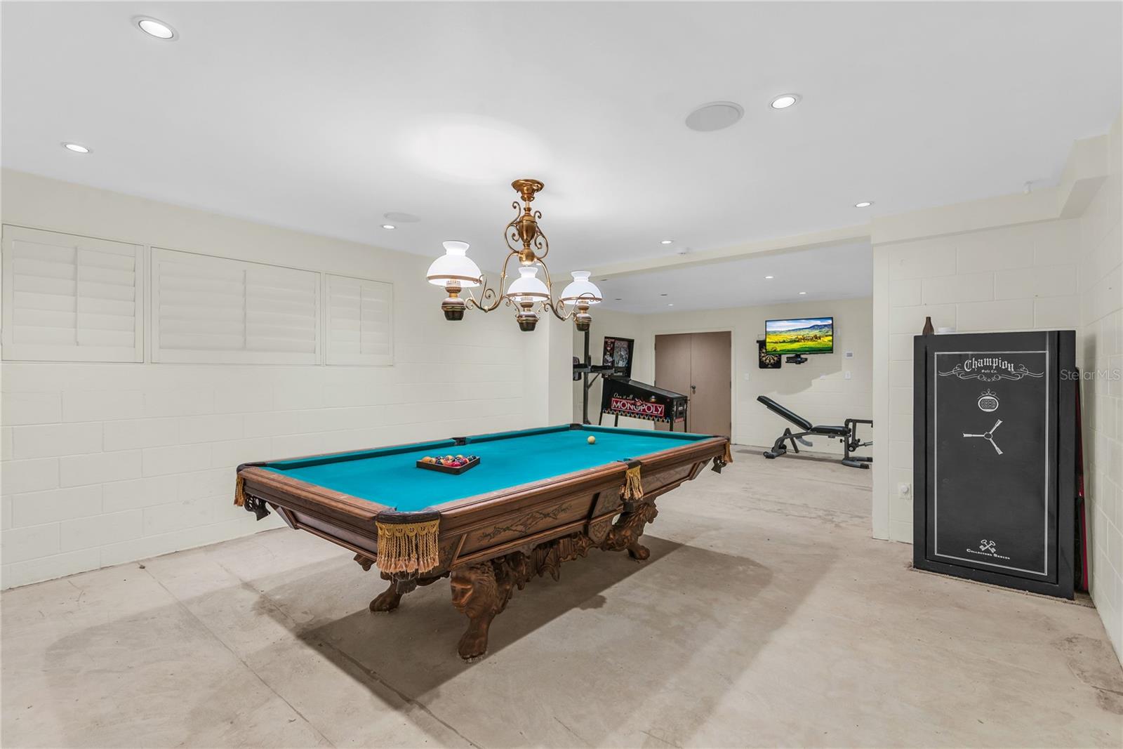 TUXEDO ESTATES - Residential