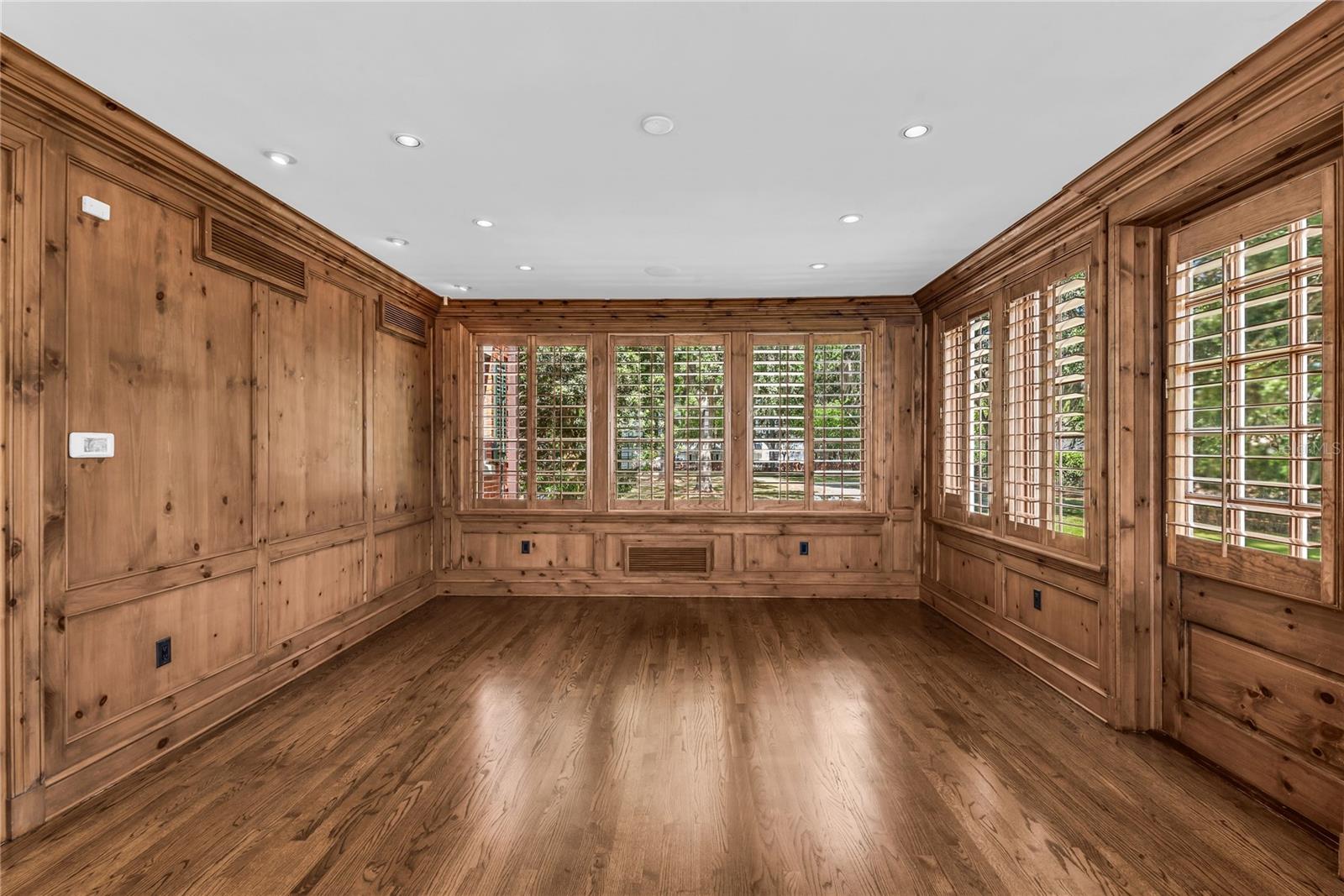 TUXEDO ESTATES - Residential