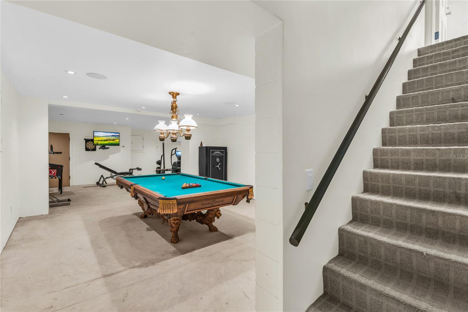 TUXEDO ESTATES - Residential