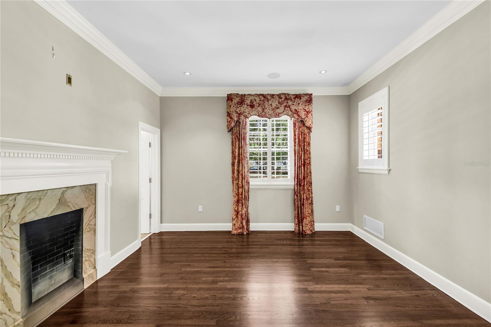 TUXEDO ESTATES - Residential