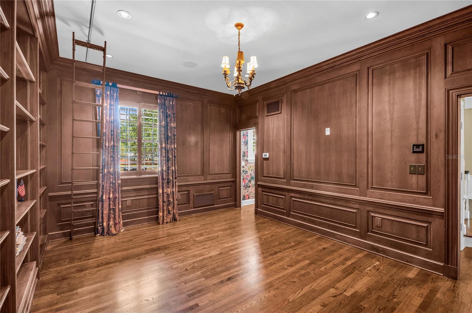 TUXEDO ESTATES - Residential