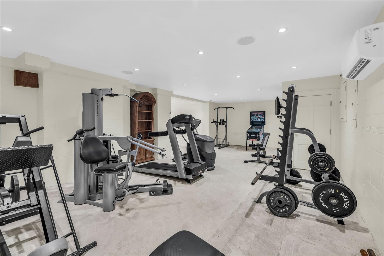 TUXEDO ESTATES - Residential