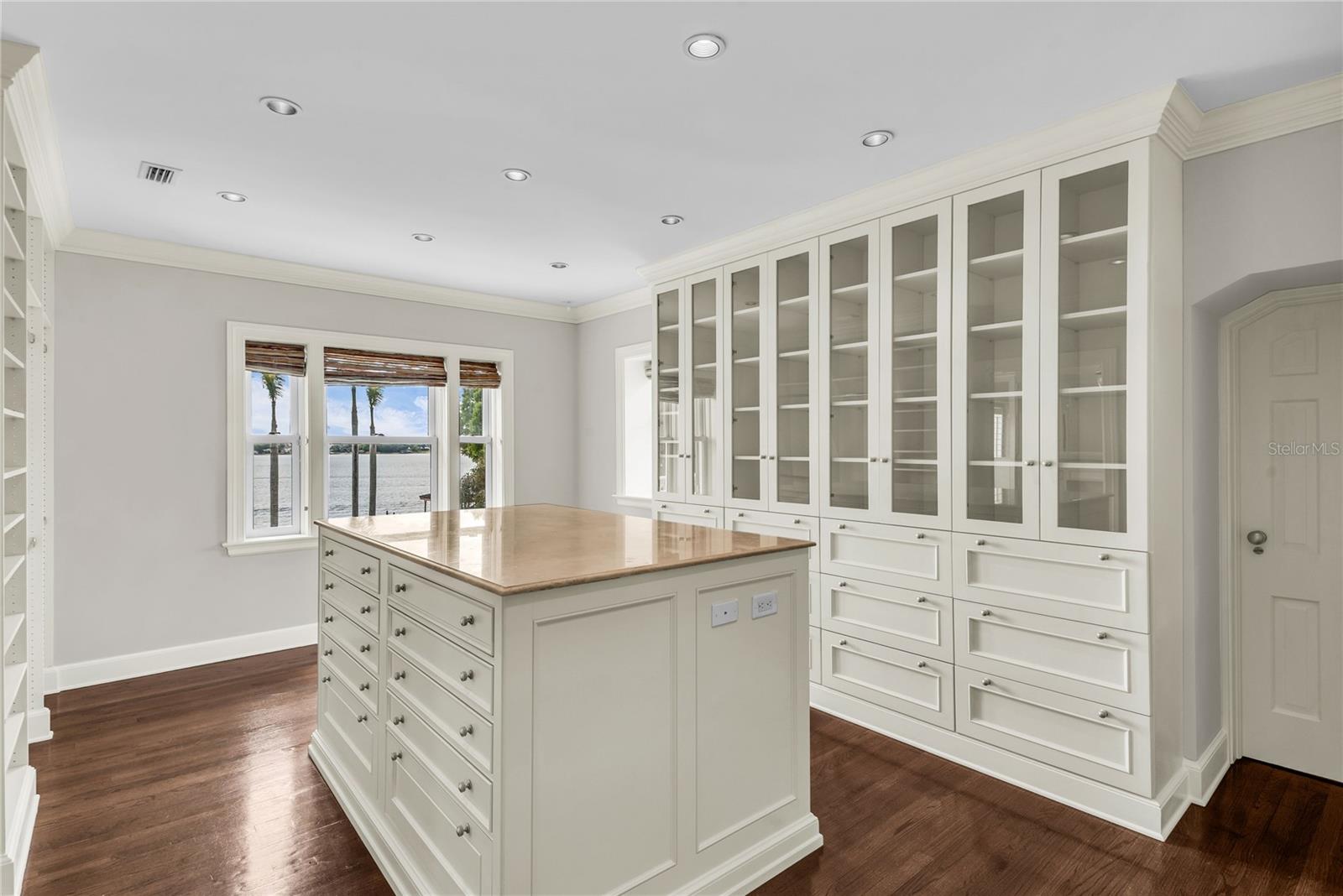 TUXEDO ESTATES - Residential