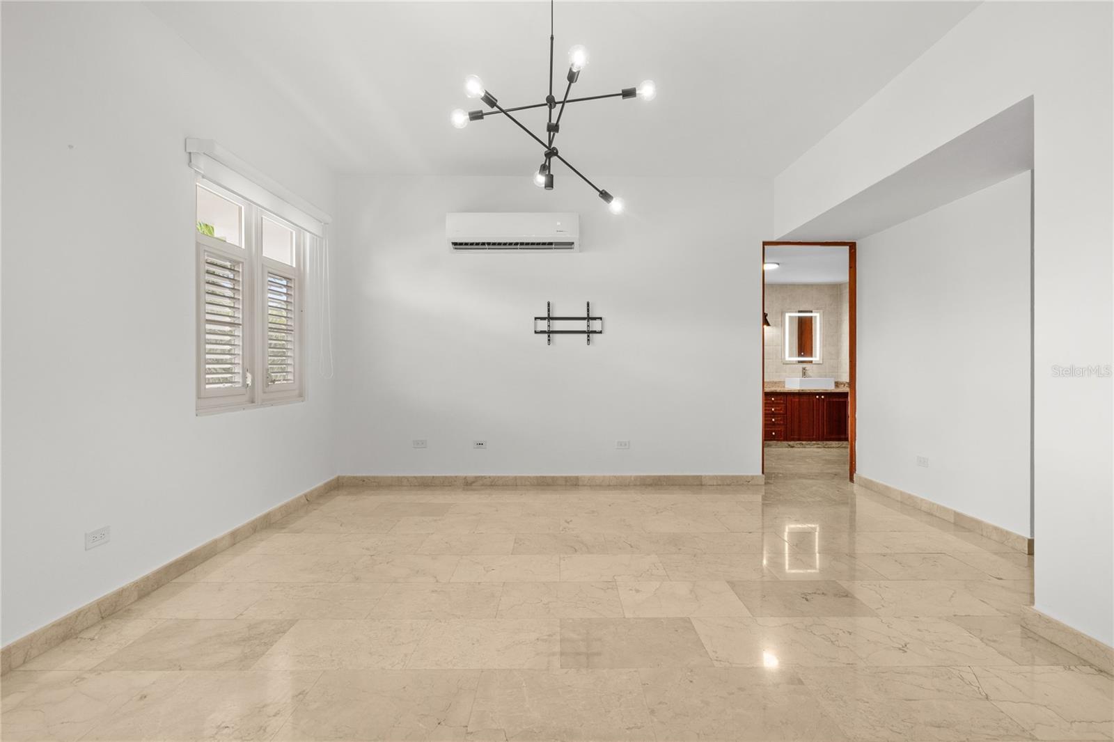 ANDREA'S COURT - Residential Lease