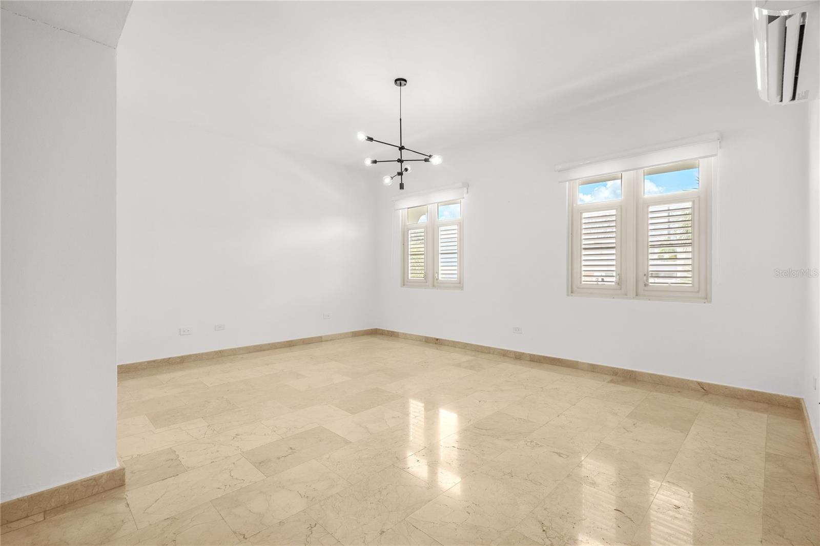 ANDREA'S COURT - Residential Lease