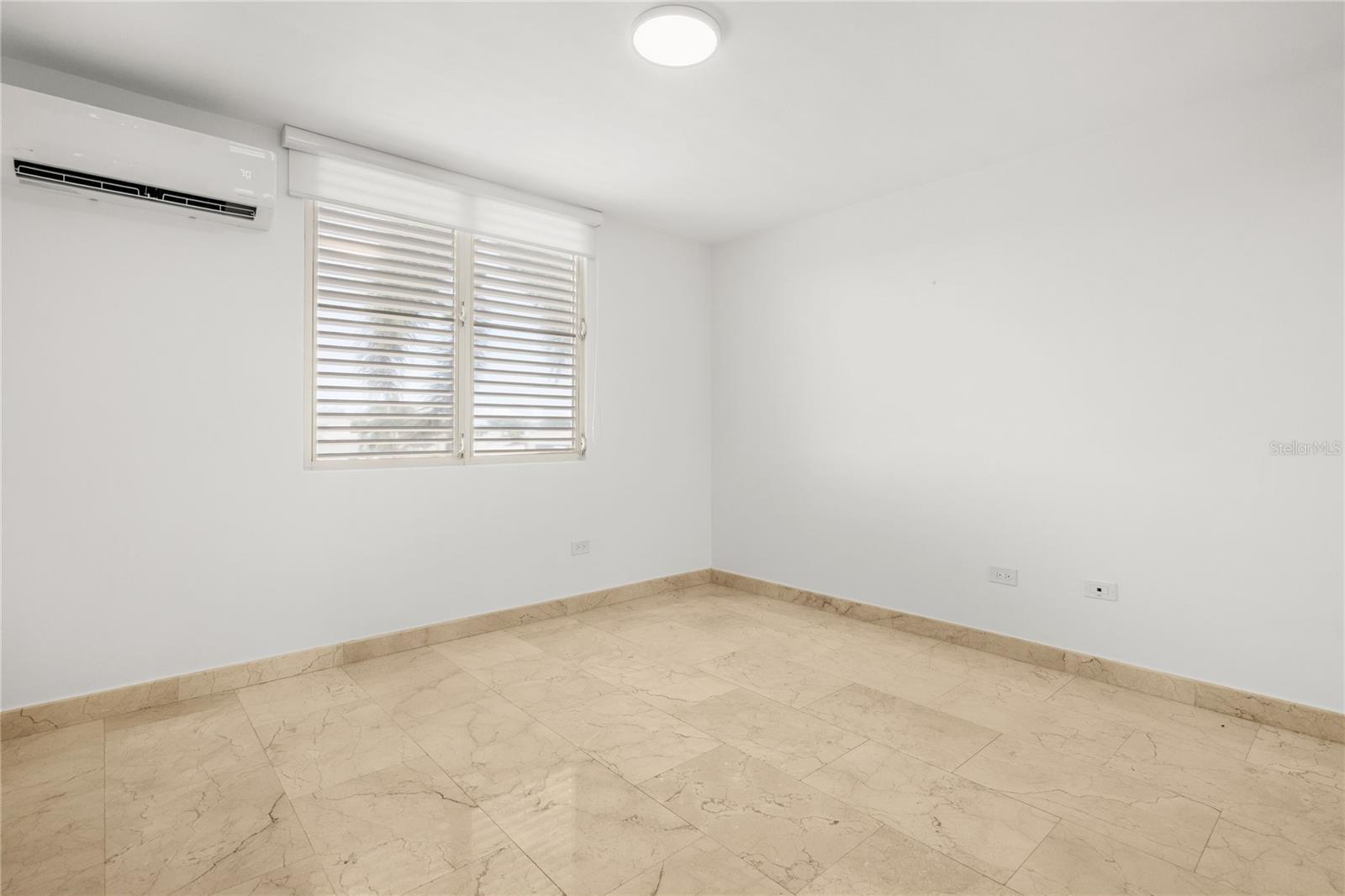 ANDREA'S COURT - Residential Lease