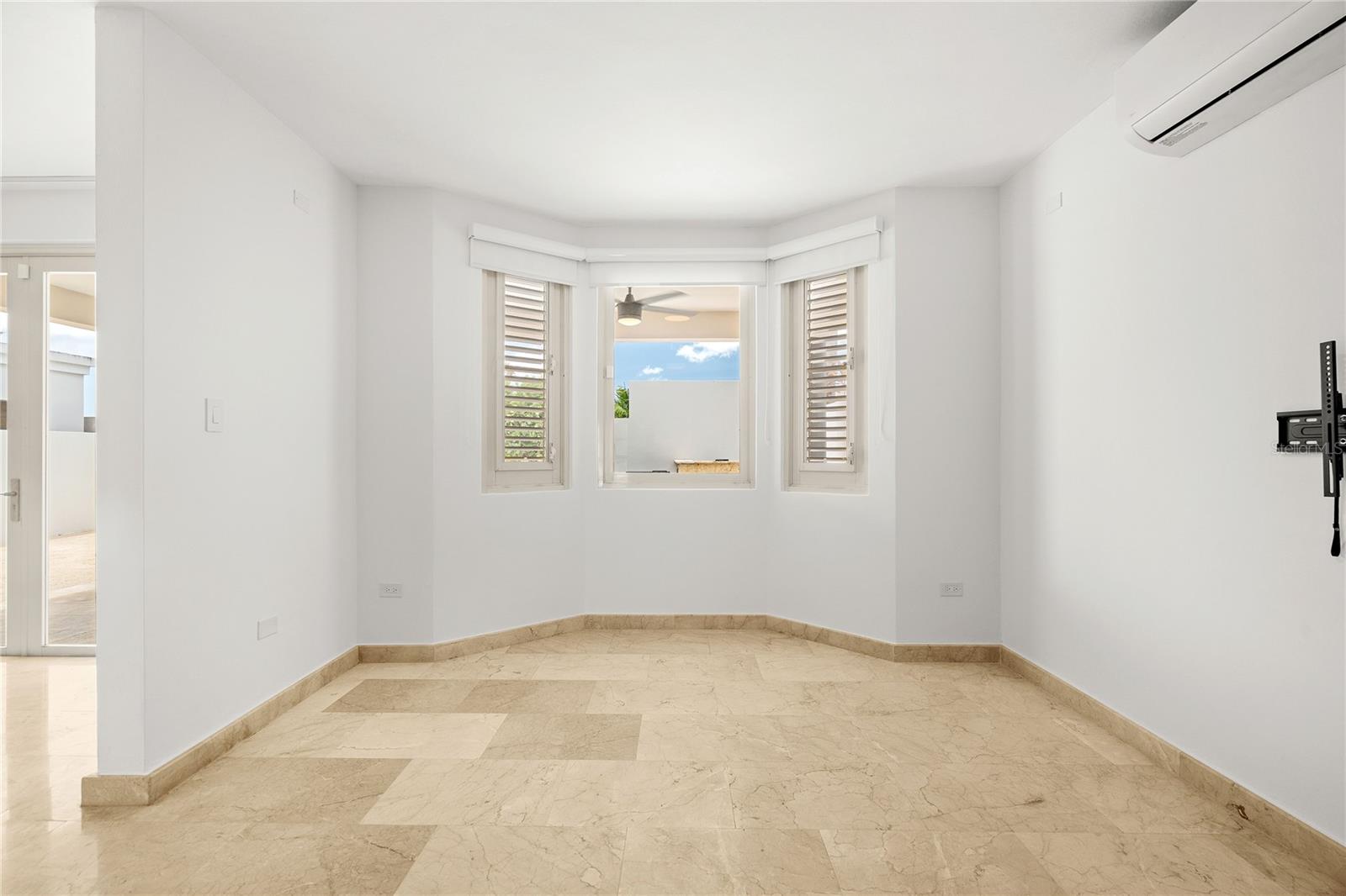 ANDREA'S COURT - Residential Lease