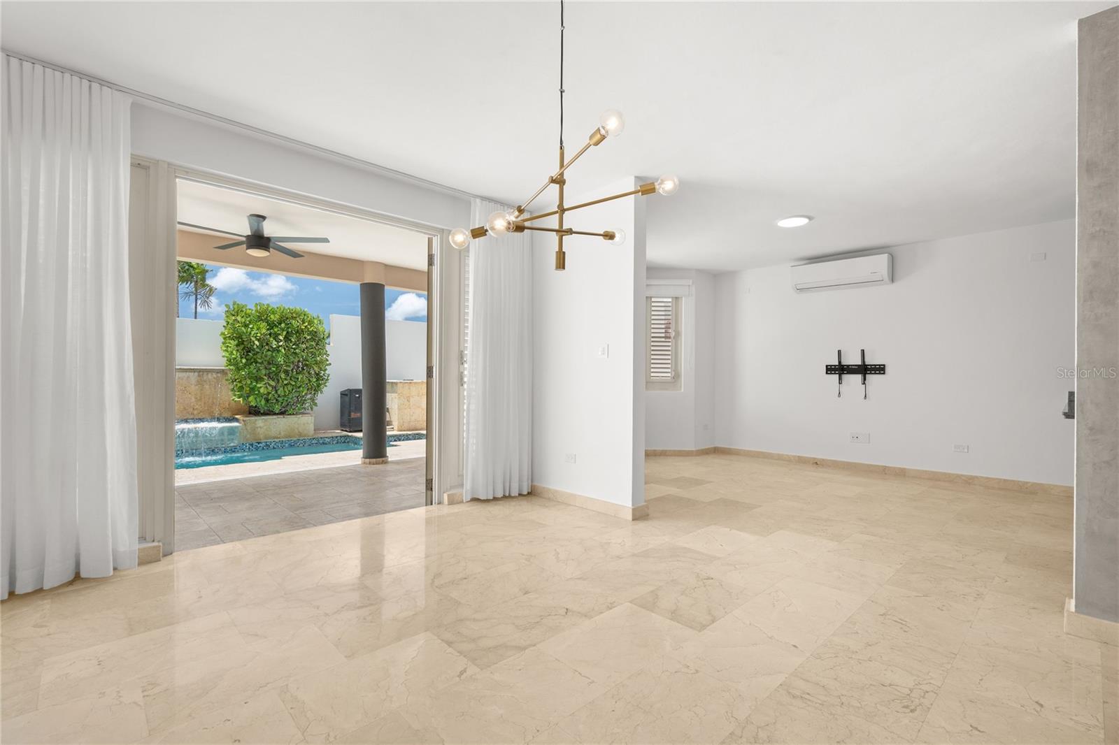 ANDREA'S COURT - Residential Lease