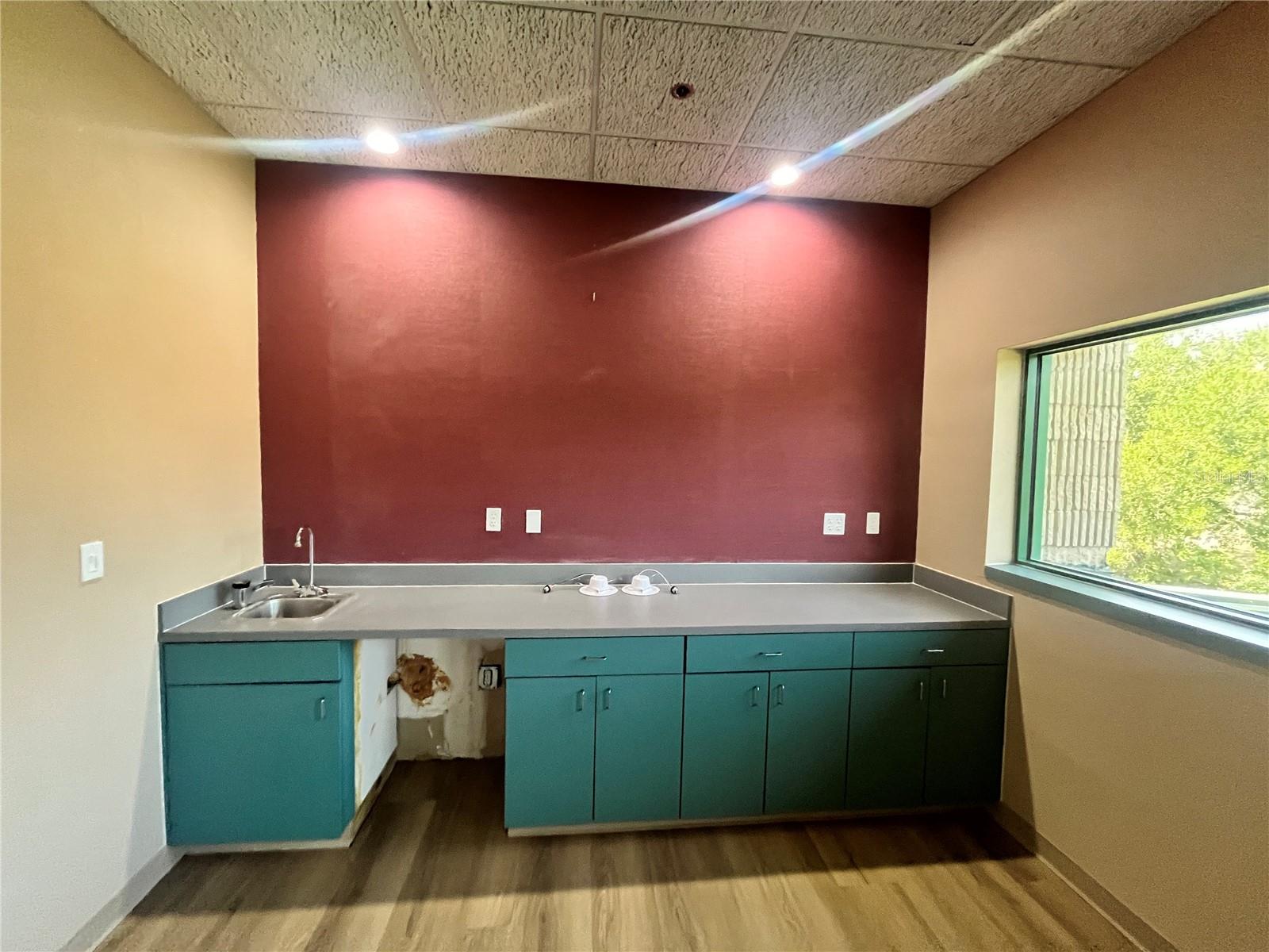 CALDWELLS SUB - Commercial Lease