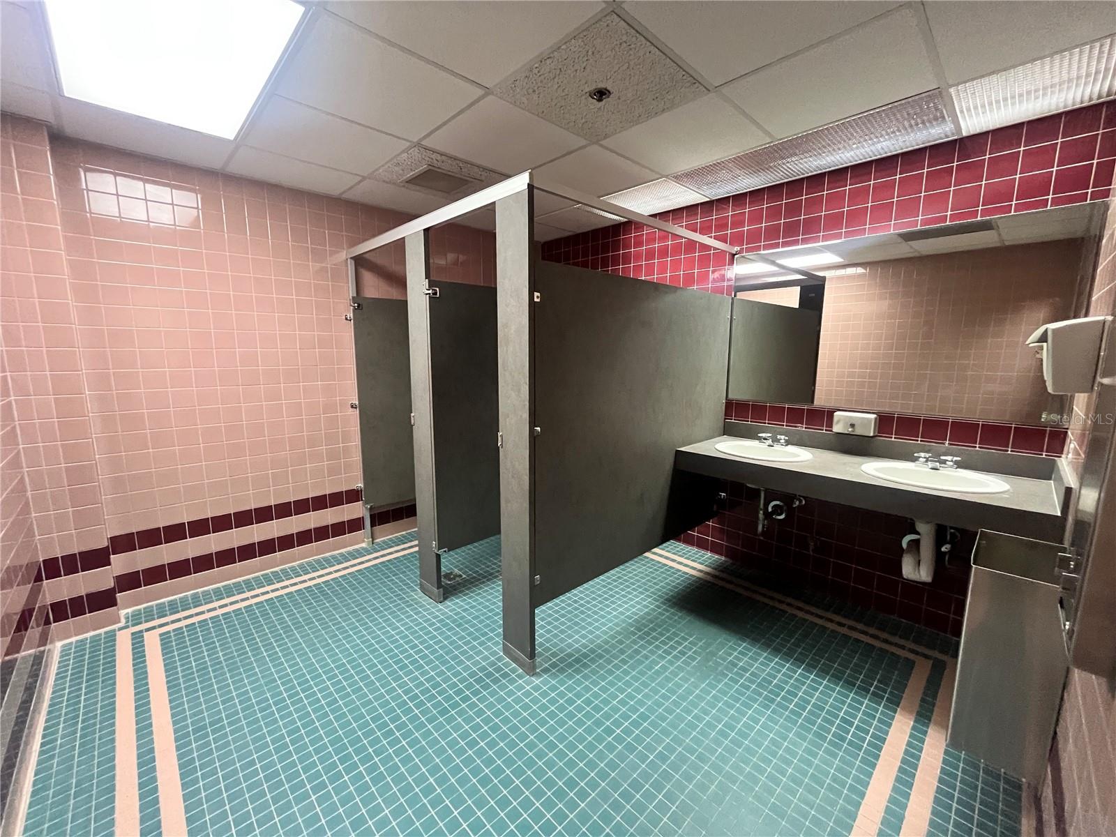CALDWELLS SUB - Commercial Lease