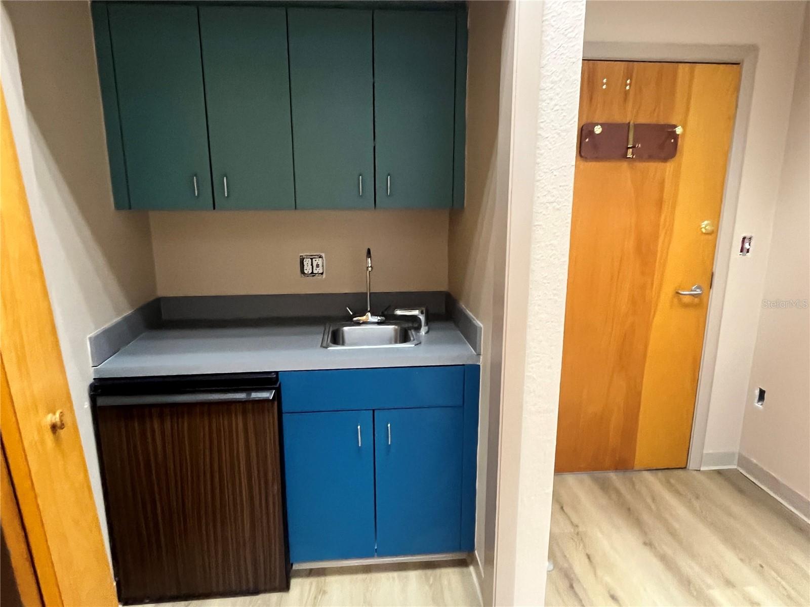 CALDWELLS SUB - Commercial Lease