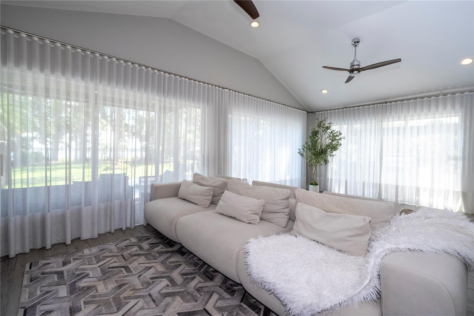 CYPRESS SHORES FIRST ADD - Residential