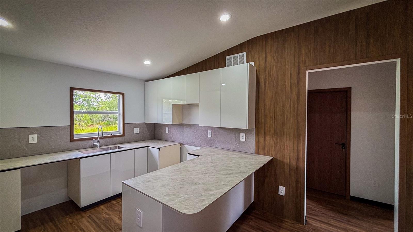 SILVER SPGS SHORES - Residential